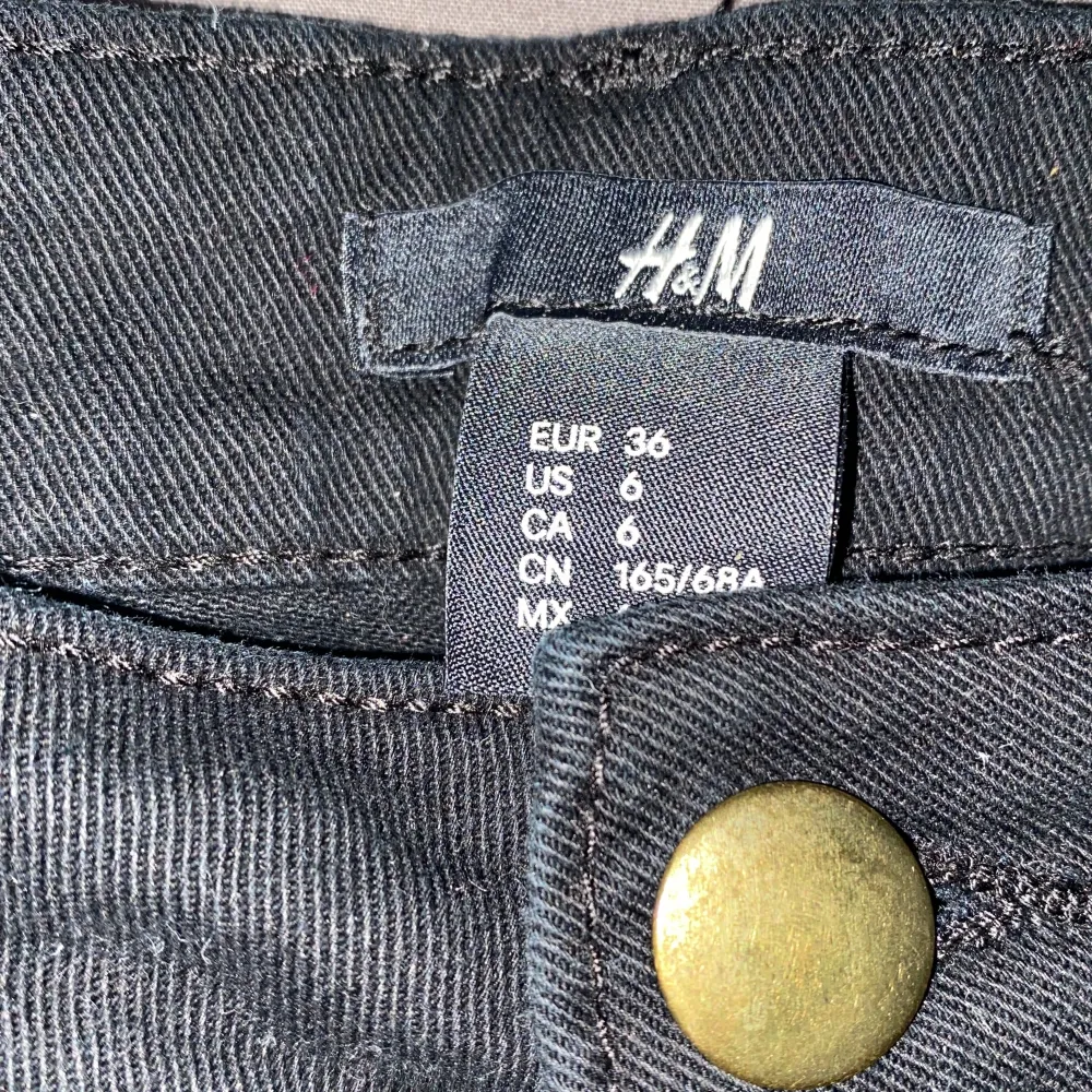 Ett par svarta sommar Stjorts från H&M i storlek 36. Shorts.