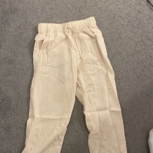 Linnebyxor - Snygga linnebyxor från hm, bra sick. Köpta för 500kr