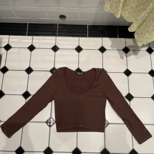 Zara tröja ribbad - Superfin zara tröja i storlek xs, använd någon enstaka gång. Säljer för passar inte mig längre! 💕