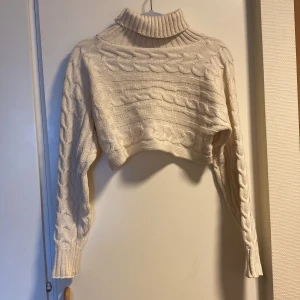 Stickad tröja - Croopad