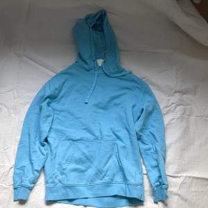 Ljusblå hoodie köpt på Cubus. Alldrig använd. 