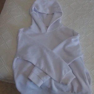 Hoodies + Byxan  - Vit /. Kvinnan  1 ggn använd skön kvalitet.