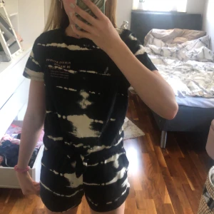 Pyjamas från HM - Snyggt sätt om. I bara vill köpa en del kontakta mig då.😘