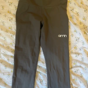 Leggings från Aimn - Grå tränings tights från Aimn i strl xs! Säljer för 160kr + frakt 💞💞💞