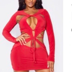 Festklänning  - Röd,avslöjande,ganska stretchig,len tyg,fest