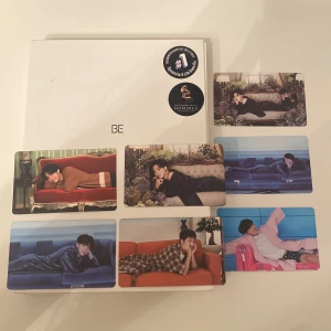 BE bts album  -  säljer album och photocards eftersom att jag har för mycket. bts be album. det är några random photocards som kommer med. albumet är helt nytt ingen skada. den har bara legat på en hylla inte använt något. 