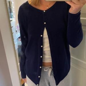 Kofta - Jättesöt oversized kofta i storlek L men passar S-L💕