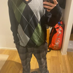 Fett sweatshirt - Snygg och oanvänd  Storlek M  Köparen står för frakten 