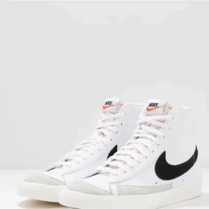 nike blazers  - dom är i jättebra skick kom privat för fler frågor eller bilder ❤️