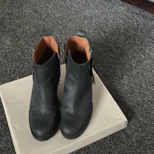 Kängor  - Dem är nästan ny 