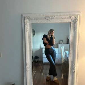 Skinnbyxor - Skinnbyxor från h&m som jag endast använt en gång. Bra skick och kvalite. 