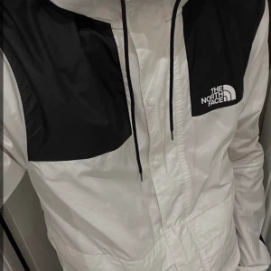 North fece jacka - Aldrig använd. Passar folk med still som kan bära upp den 