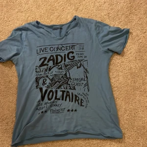 Zadig tröja  - Säljer min fina blåa Zadig t shirt 