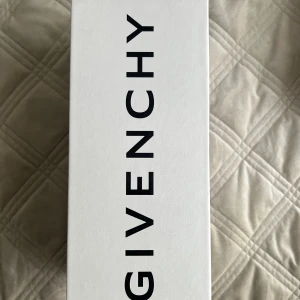Givenchy - Jättesköna tofflor , aldrig använda!