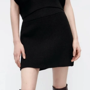 Zara kjol - Stickad kjol från Zara, aldrig använd 