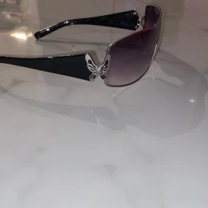 Fjäril solglasögon  - Jätte fina vintage fjäril solglasögon 🦋 köpa på second hand förra året