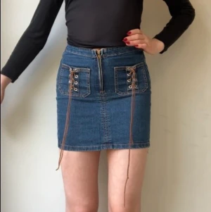 Jeanskjol - Jeanskjol som jag själv sytt om då den va för stor. 