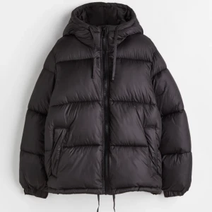 Hm puffer jacket - Helt ny, säljer då jag vill köpa en annan jacka❤️BUDAT ÄR BUTAT!!!!