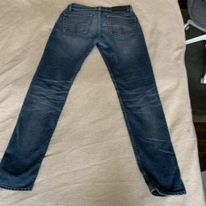 2000’s Tiger Jeans  - Blå Tiger Jeans. Strlk:30/32. Använda några gånger, jättefint skick! Köparen står frakten  
