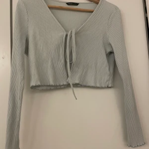 Grön ”kofta” - Köpt på shein förra året använd en gång. Sitter super fint på. 