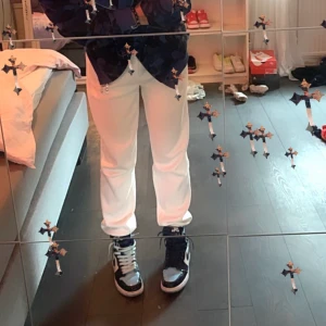 Jordan 1 high blue chill  - Säljer mina älskade jordan 1 high blue chill för att dom tyvär inte kommer till användning längre, använda fåtal gånger och är i jätte bra skick. Skriv för mer info eller bilder💞 pris kan diskuteras 