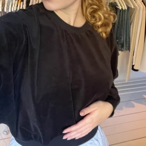 BikBok velvet tröja - Velvet tröja svart. 