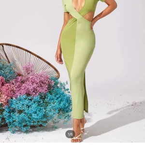 Cutout klänning - Cutout klänning från SHEIN använd 1 gåmg