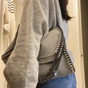 Stella McCartney väska - Hej säljer min Stella väska då den ej kommer till användning👍❤️
