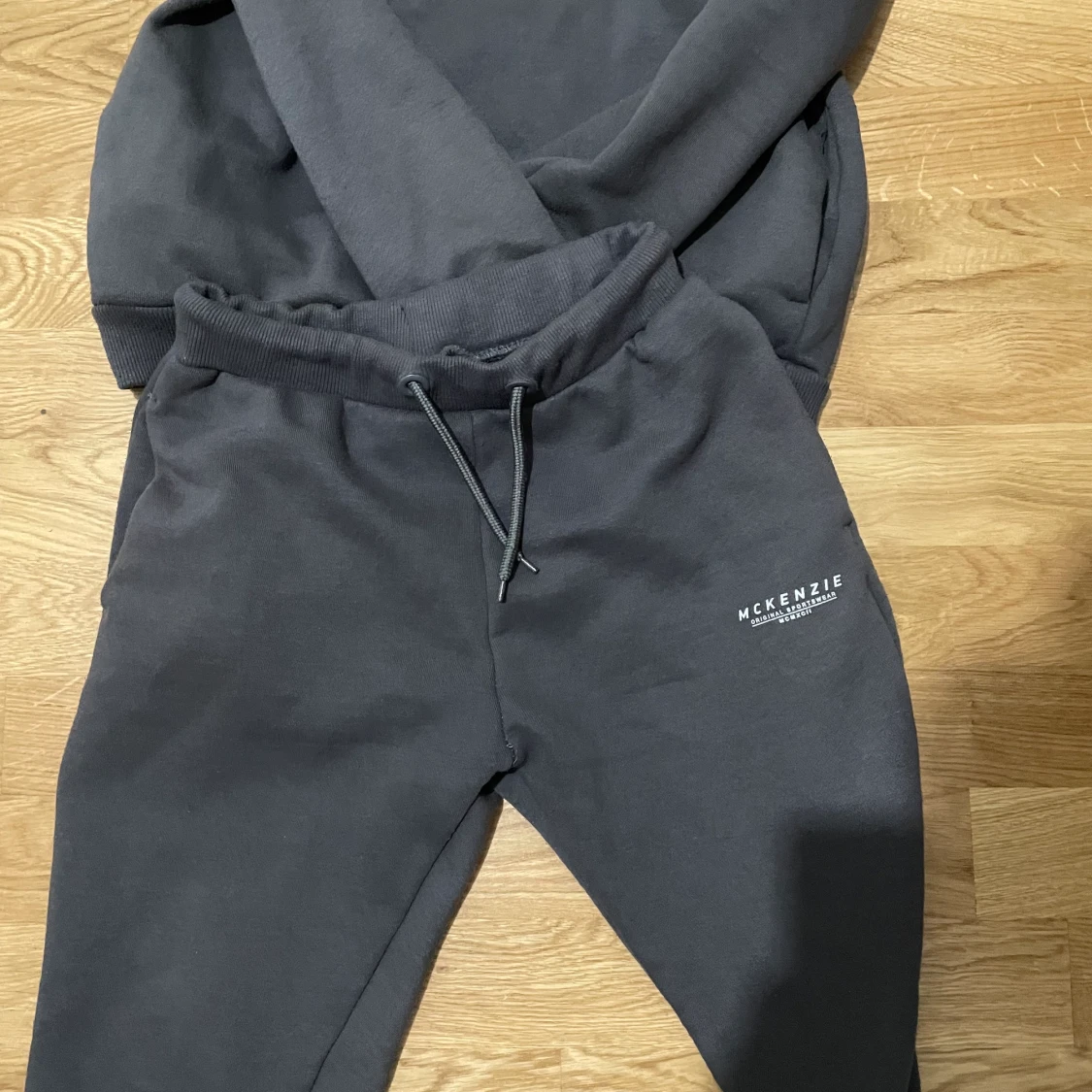 mckenzie tracksuit  - 90