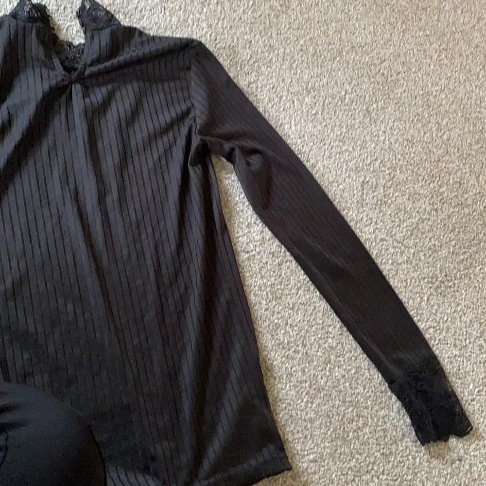 JDY svart tröja. (Köp 3 betala för 2)💕. Toppar.