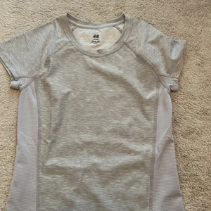 T-shirt från H&M (sport) - Använt en gång som ny! 
