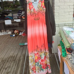 Klänning  - Jag säljer den här fina klänningen som är i jättebra skick.💕 ✨Köparen står för frakt.✨