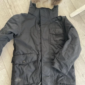 Didriksson jacka - Snygg parkas jacka fr märket Didriksson st 140 passar killar och tjejer! Nypris 1700:-  Säljer för 600:-