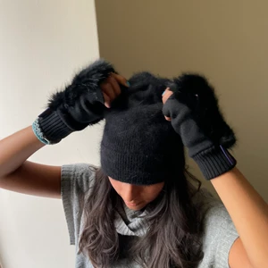 Svart Mössa från Fwss🖤🖤😚 - Mössa mysig nu till vintern! Sticks inte och fint materiel!😊☺️ Från FWSS