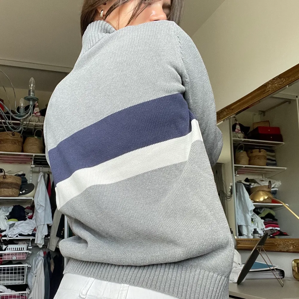 Skitsnygg sweatshirt i nyskick från Peak Performance💕 Perfekt till hösten🌸 Storlek M . Tröjor & Koftor.