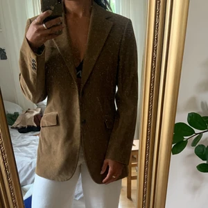 Brun Manchester kavaj - Svinnsygg brun Manchester kavaj oversized men som används för lite Märke: Tiger  Strl 148