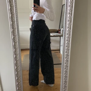 svarta jeans - svarta högmidjade vida jeans från lindex❤️‍🔥 Jag är 174 cm lång och det är storlek 38 