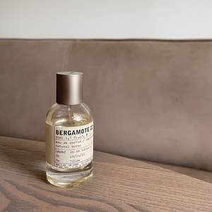 Le Labo, Bergamote 22, 50 ml. Använd fåtal gånger, se bild på resterande i flaskan. Ursprungspris: 1 900 SEK