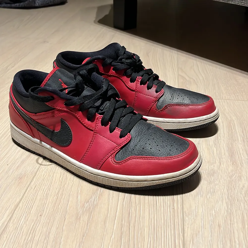 Jordan 1 low som bara har använts ett fåtal gånger.. Skor.