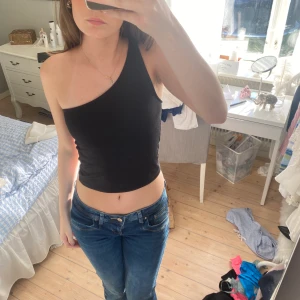 Ribbad fest topp - Snygg svart topp som passar perfekt till fest❤️ Säljrr då jag har för många svarta toppar❤️