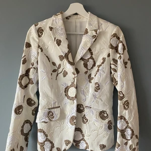 Tiger of Sweden kavaj - Jätte fin broderad tiger of Sweden kavaj.  Väldigt sparsamt använd! 