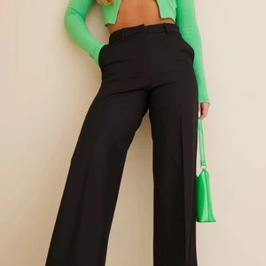 Kostymbyxor  - Säljer dessa super fina kostymbyxor som jag har två utav. Nypris 700:- 