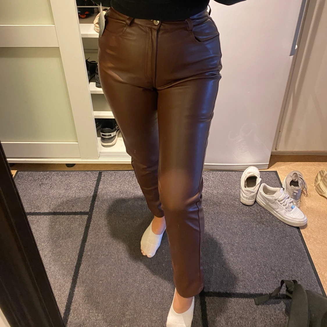 Oanvända bruna Skinnbyxor