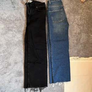 Jeans från lager 157  - Storlek xs  70kr styck eller båda för 120kr  Köparen står för frakten, kan mötas upp i och runt Falun🫶🏻