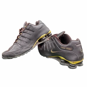 Nike Shox - Nike Shox bruna storlek 40,5. Väldigt snygga retro nike skor.