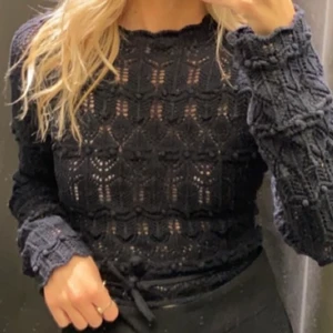 Tröja ZARA - Säljer en tröja ifrån ZARA. Använd en gång😍 spets mönster och superfin!!