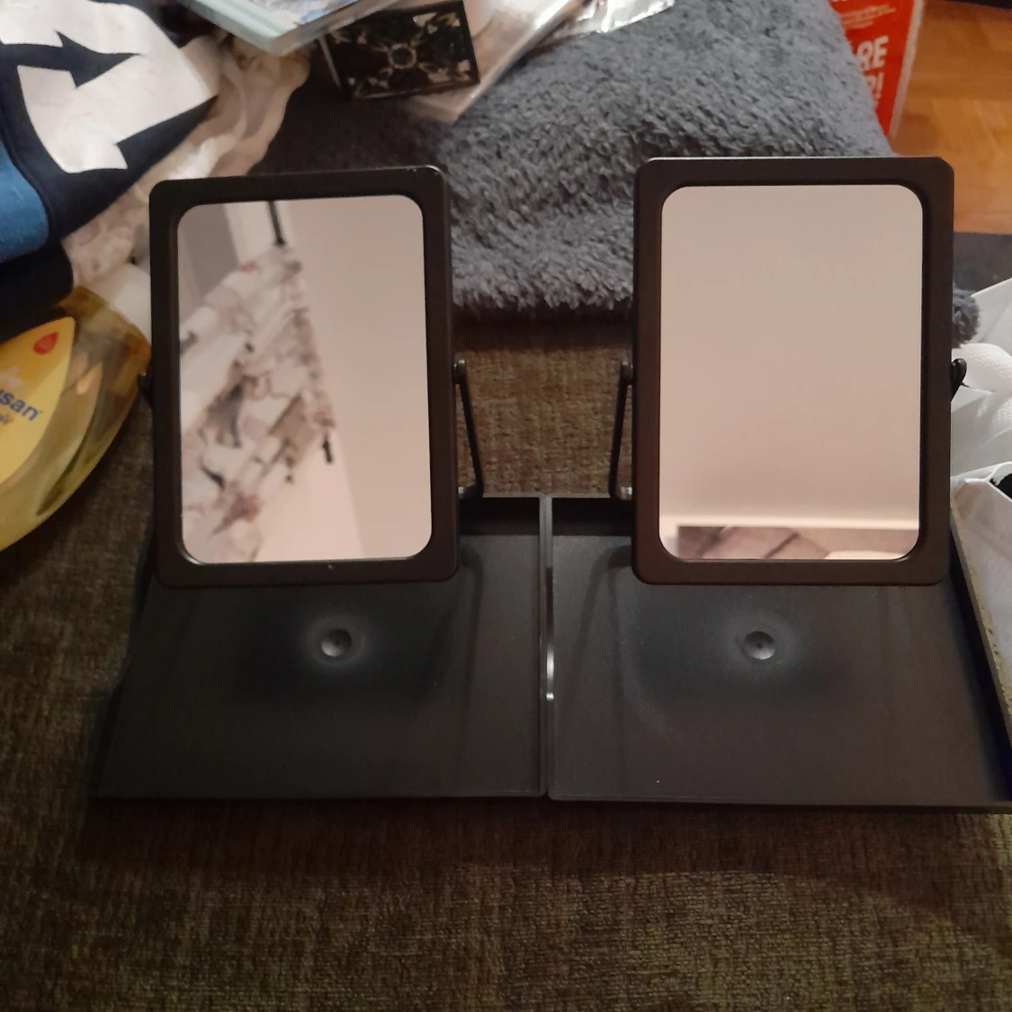 2 st små speglar - 90