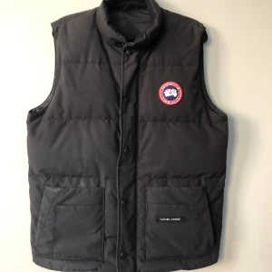 Canada goose freestyle crew vest - Really good condition barely worn 