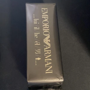  Emporio Armani by George Armani 100mil spray -  Emporio Armani by George Armani 100mil ny pris e 1500kr mitt pris e 1000kr helt ny mvh benjamin 