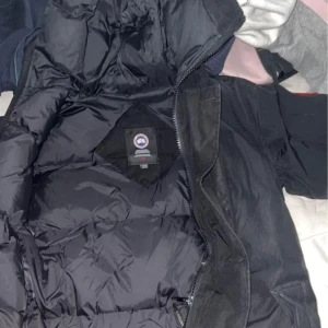 Canada goose jacka  - Säljer den pga av att jag har köpt en ny! 